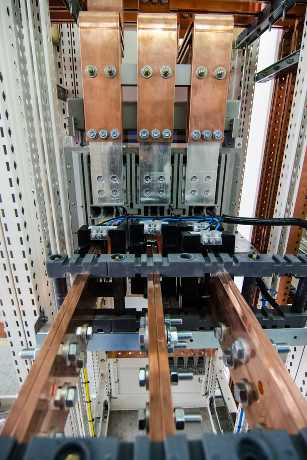 copper-busbar.jpg copper-busbar.jpg